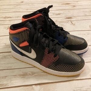 Jordan 1 Mid "Mismatch Day" Grade School Boys' Shoe Youth 6.5